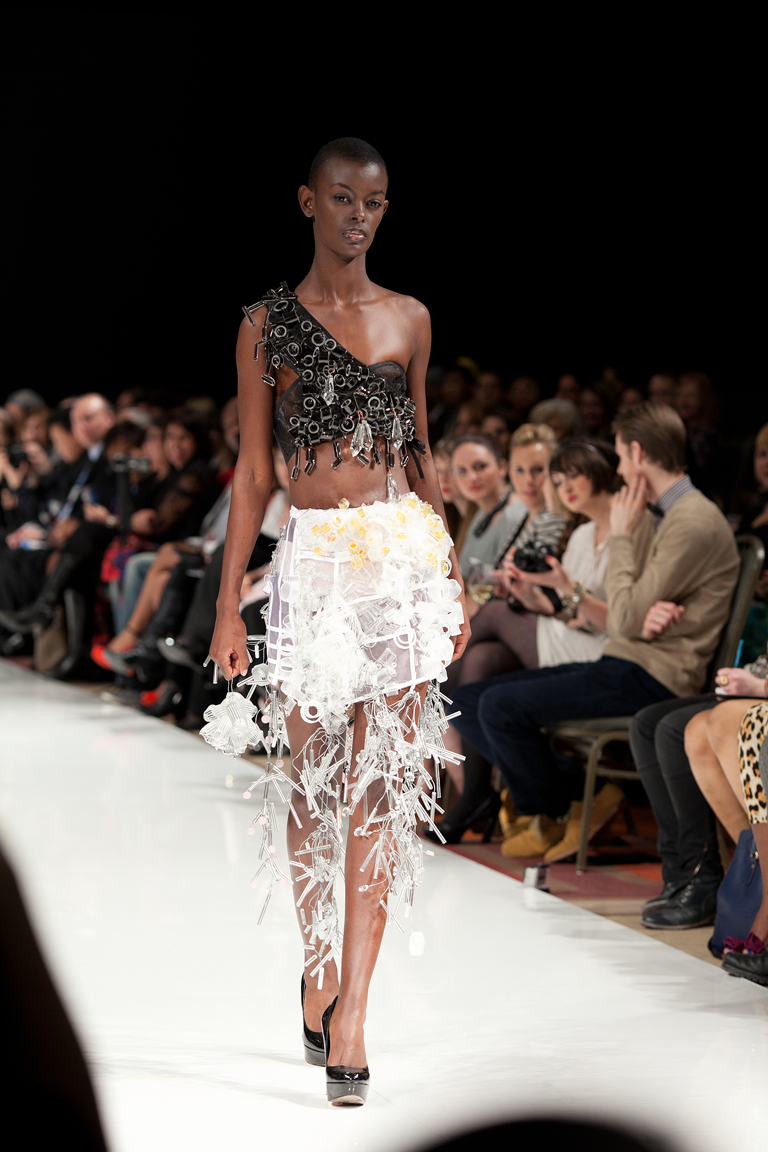 CS BELLA OWF SS12Couvrette